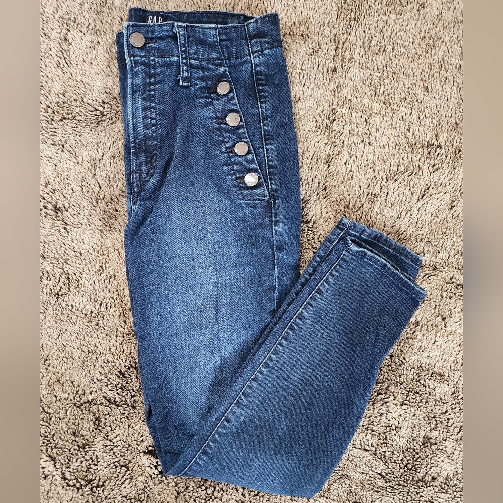 Size 6 GAP Dark Wash Skinny Jeans